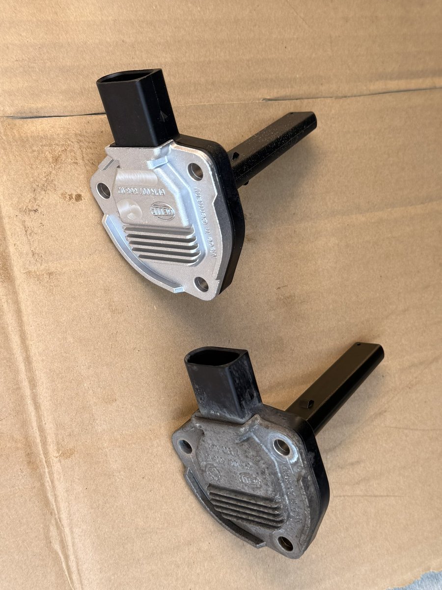 nooooHat's tweet photo. オイルレベルセンサー
Hella製の新品。だけど46についてたのより幾分かちゃちい様な https://t.co/SAKYgzPG9T