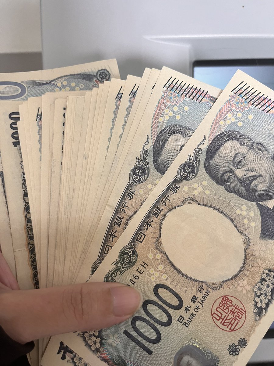 utach_0608's tweet photo. お金おろしたら全部1000円札で出てきたんだけどどういうことだよwww https://t.co/sKKu4Fxcap