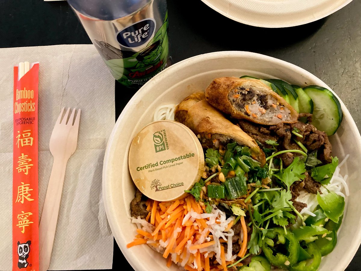 makolanieth's tweet photo. バタバタで
SFOから自分デリバリーのBunをエルエーエックスで食べ
瞬でT2友人に会い🫶元職場にご挨拶TBIT✈️ https://t.co/Yb3V7uctOW
