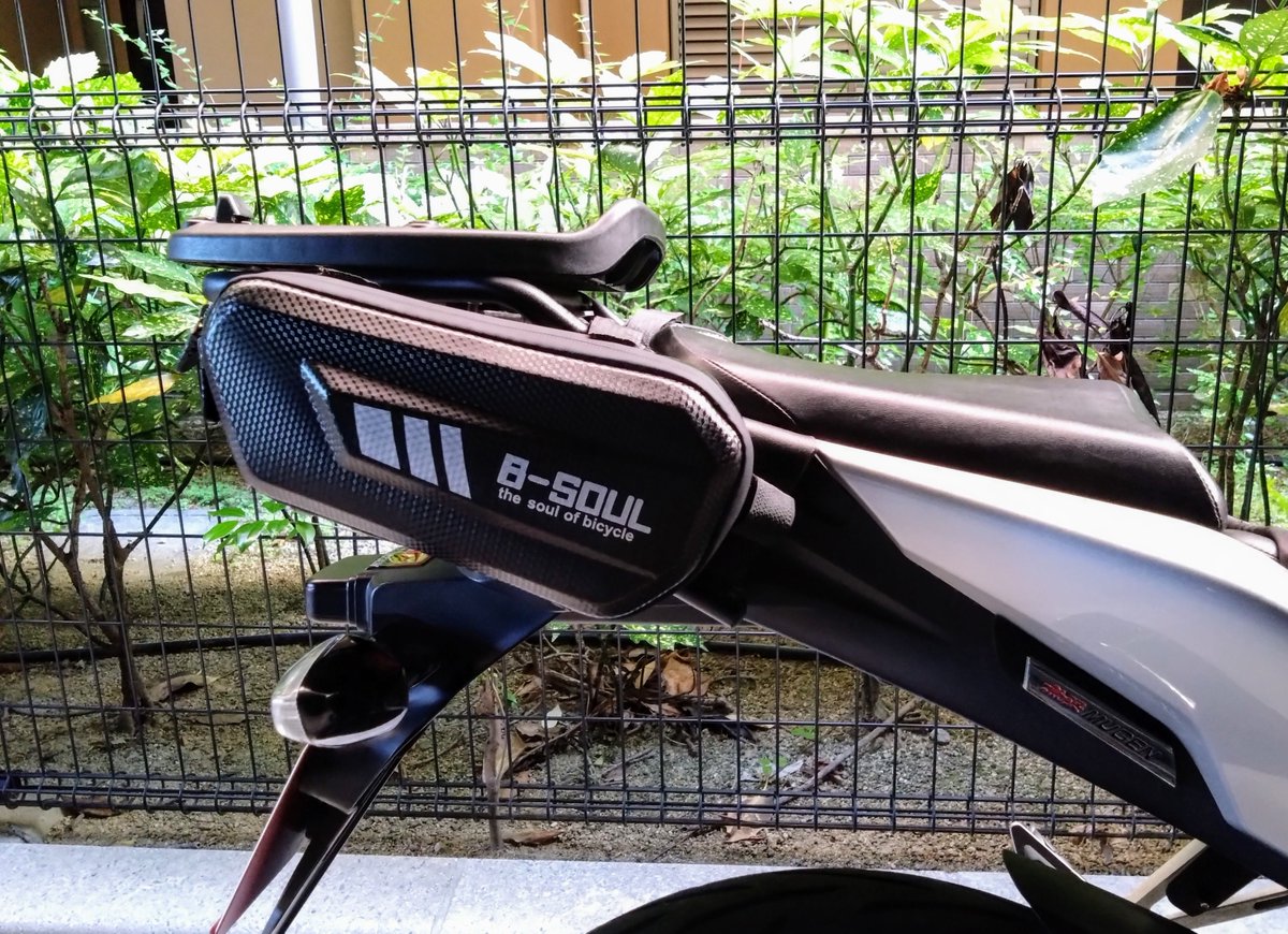 ricoro_farm's tweet photo. 昨日はCBRで移動をしたのだが、
GIVIボックスの積載量に不満が…
という訳でサイドバックを追加!
ツアラーバイクとして進化させ、
バイク旅行に向け思いを馳せる。
#MC41 https://t.co/mYVbzlosX7