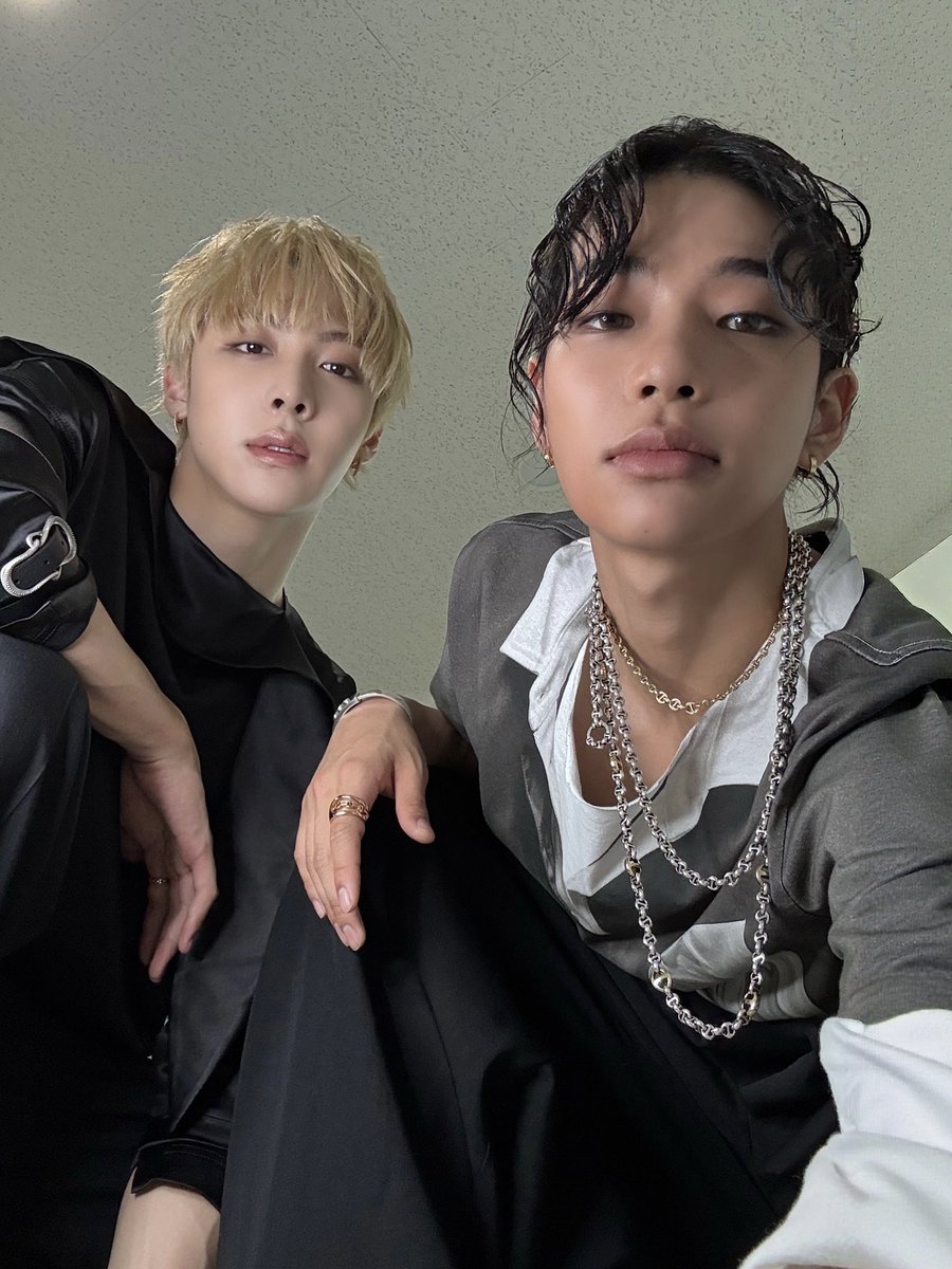 ALLDAY_PROJECT's tweet photo. [📸] 260531 #TO_DAY

SBS 인기가요 🔚🖤

#ALLDAYPROJECT #ADP #올데이프로젝트
#TARZZAN #타잔 #WOOCHAN #우찬
#WOULDYOU
#THEBLACKLABEL #더블랙레이블 https://t.co/mBtUwG8aOl