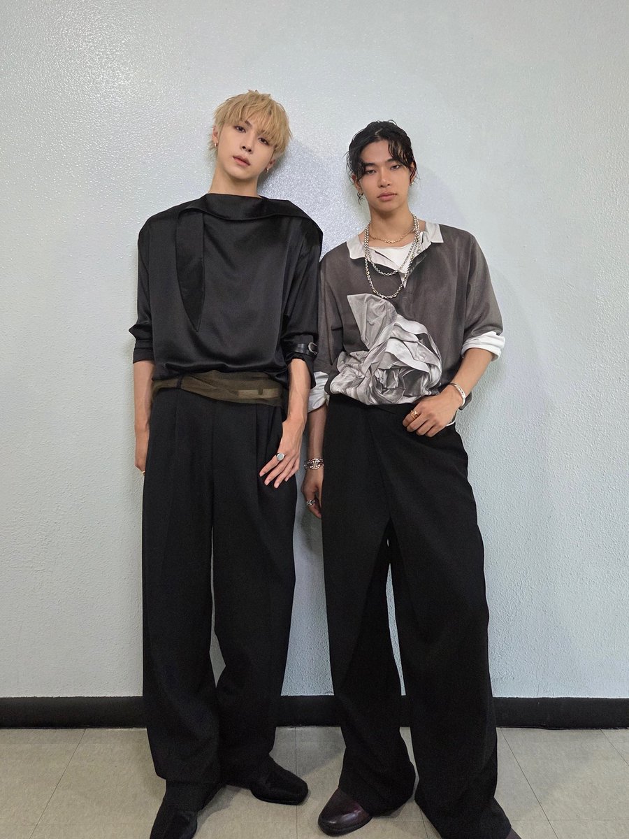 ALLDAY_PROJECT's tweet photo. [📸] 260531 #TO_DAY

SBS 인기가요 🔚🖤

#ALLDAYPROJECT #ADP #올데이프로젝트
#TARZZAN #타잔 #WOOCHAN #우찬
#WOULDYOU
#THEBLACKLABEL #더블랙레이블 https://t.co/mBtUwG8aOl