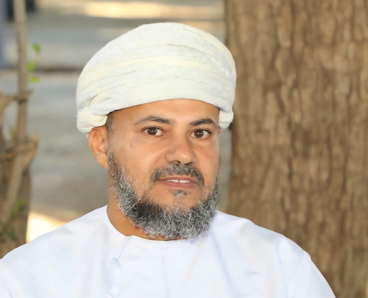 AlghashamP's tweet photo. الشاعر حمود العبري: قصائدي وليدة الموقف.. وأميل إلى «شعر الحكمة» وتوثيق جماليات الحمراء https://t.co/EXhbgmdA2a https://t.co/gkhyZV63vc