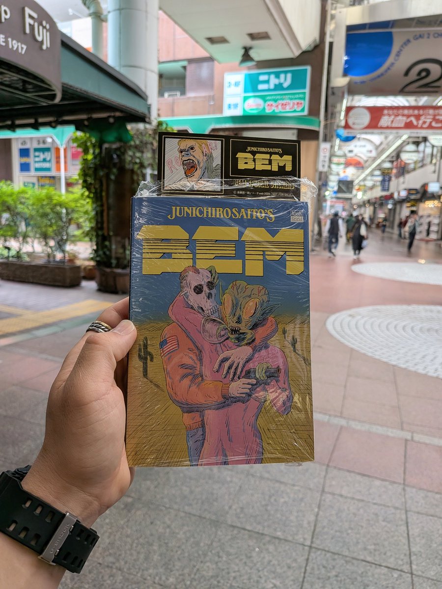 SantaYuta1's tweet photo. 神戸、三宮のジュンク堂ならステッカー付いてまっせ！！

斎藤潤一郎/BEM https://t.co/KAtI5U4gA4