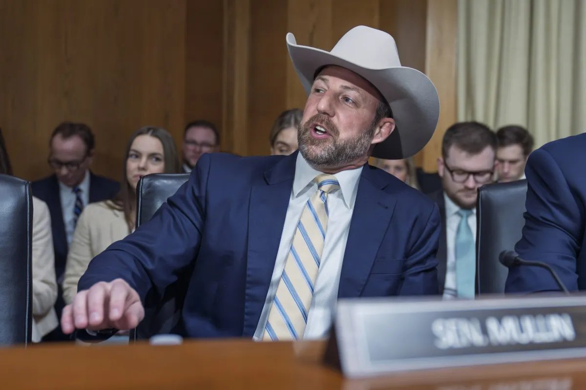 SheepOverboard's tweet photo. @micyoung75 Two gallon hat. One gallon head. https://t.co/0R007z7lZZ