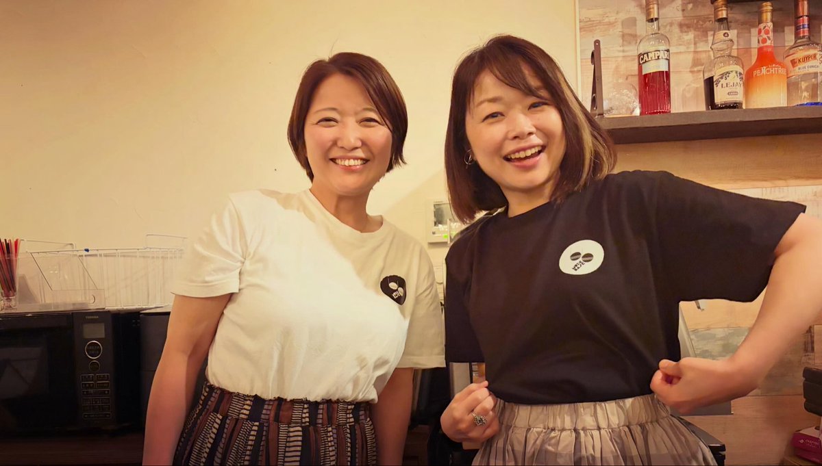 bbmusicjazz's tweet photo. BBミュージックアカデミー の新拠点、BB Music BASEにて、教室講師の長尾真奈先生によるオープンマイクが行われました！
ジャンルはJAZZ、洋&amp;J-Pops、オリジナル、弾き語り…など
どれも音楽愛に溢れ素敵な会！

お店のTシャツも出来上がり、益々盛り上がっています！
こちらお店で販売中です✨ https://t.co/dVKz5SOOve