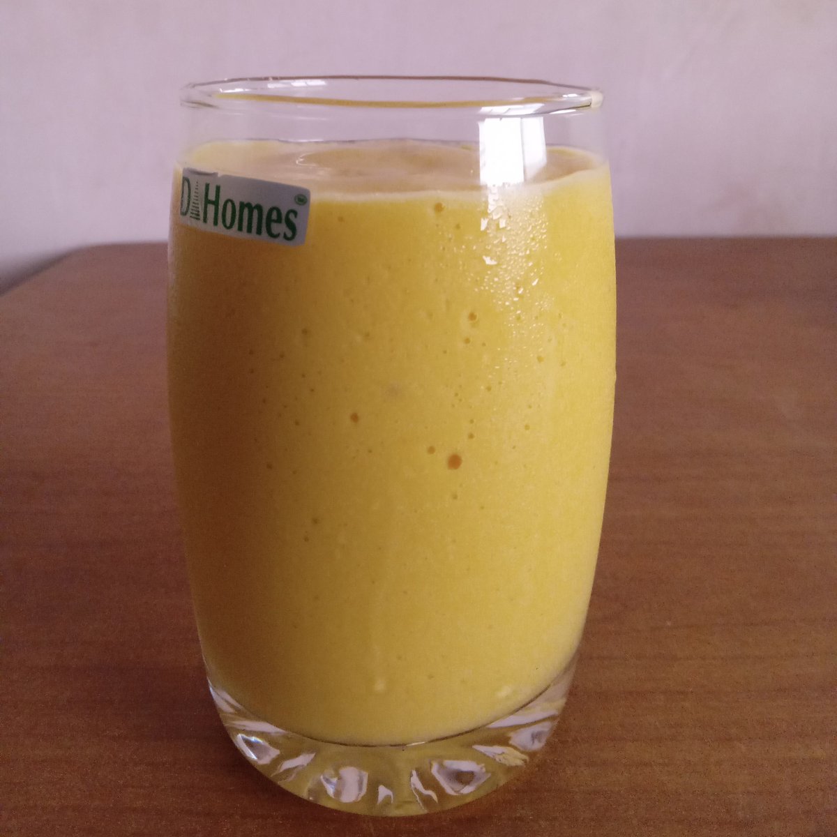 SumangalD's tweet photo. 🥭 आंब्याचा मिल्कशेक म्हणजे उन्हाळ्याचं सुख एका ग्लासमध्ये! ✨

थंडगार आंब्याचा मिल्कशेक,
प्रत्येक घोटात गोडवा, ताजेपणा आणि बालपणीच्या आठवणींची चव... 💛

आजचा मूड:
Mango Milkshake + Relax Mode = Perfect Day 😌🥭🥛

#MangoMilkshake 🍹✨  #SummerVibes  
#theme_pic_India_foodies https://t.co/a4CWR15yds