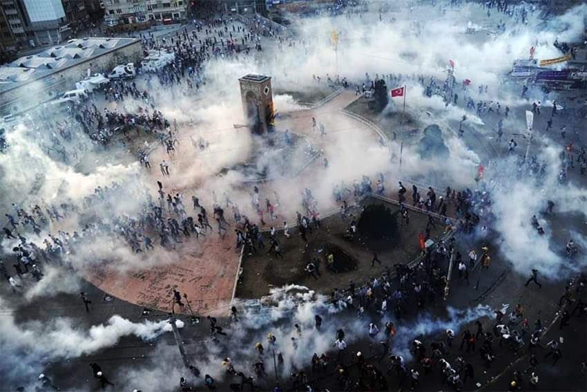 anarsizmtarih's tweet photo. Gezi'de Düşene Dövüşene Bin Selam!

Taksim Gezi İsyanı’nın 13. yılında Taksim'i aşarak yüzlerce meydana yayılan isyanı selamlıyoruz. https://t.co/ZNnSeRkNqV