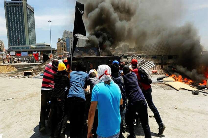 anarsizmtarih's tweet photo. Gezi'de Düşene Dövüşene Bin Selam!

Taksim Gezi İsyanı’nın 13. yılında Taksim'i aşarak yüzlerce meydana yayılan isyanı selamlıyoruz. https://t.co/ZNnSeRkNqV