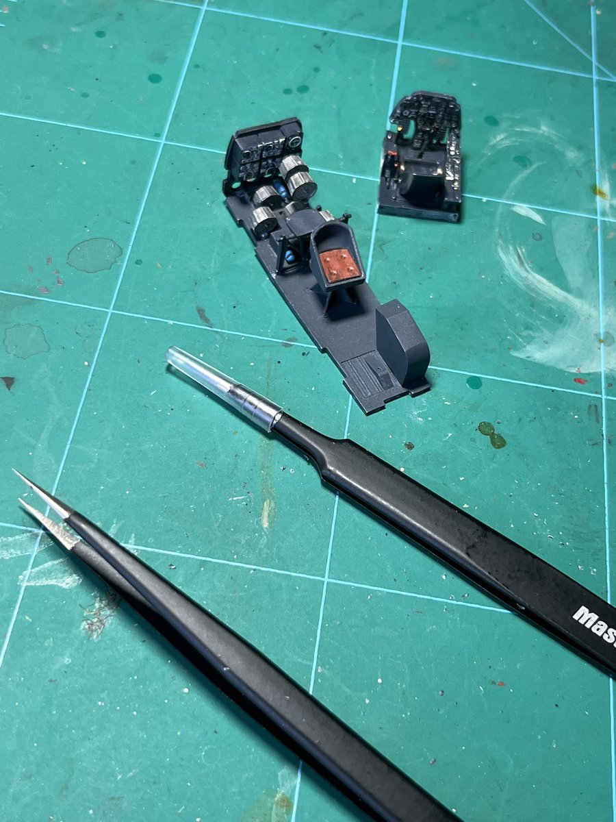 YellowColonia's tweet photo. #justforfunscalemodels
#jffletterB
Eduard Bf-110D 1:48
Slowly doing steps on the Bf-110D.

As long as I’ve taken on this so far, I’m actually close to putting the fuselage together. 

On another note, got myself some fine tweezers. I never knew how much I needed them. https://t.co/xxBiS1bLcP