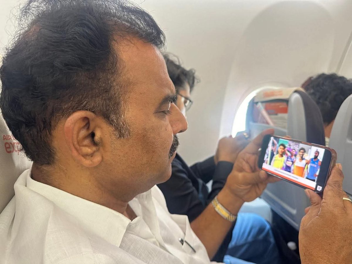 SBeldale's tweet photo. ಪ್ರಧಾನಮಂತ್ರಿಗಳಾದ Narendra Modi ಅವರ ಮನ್ ಕೀ ಬಾತ್ ಕಾರ್ಯಕ್ರಮವನ್ನು ವೀಕ್ಷಿಸಿದೆ. 
#MannKiBaat #PMManKiBaat #NarendraModi #BJPKarnataka #NewIndia #ViksitBharat #IndiaFirst #NationBuilding https://t.co/alVzCQluT4