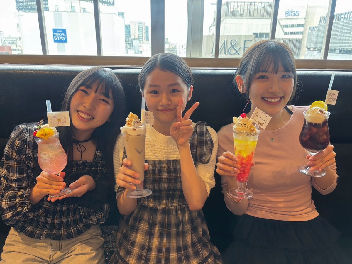 tsubakifac_uf's tweet photo. 🍰🫖本日つばきっさ最終日🫖🍰

みなさんつばきっさお楽しみ頂けてますでしょうか？☺️

先日 #小野瑞歩 と #西村乙輝、モーニング娘。’26の #杉原明紗 でつばきっさに遊びに行きましたよ〜🍓

最終日の最後までたくさんお楽しみください！

#スイパラ #つばきっさ #つばきファクトリー #tsubaki_factory #ハロプロ