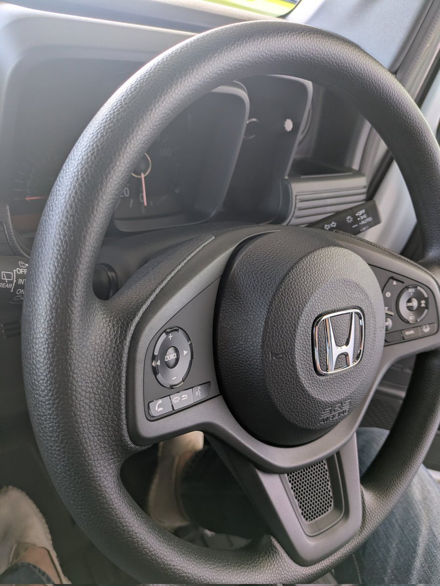 SWSY_324kd's tweet photo. 2026年5月31日。
父の新たな愛車《ホンダ・N-VAN》がお目見えです🚐
農作業およびアウトドアの相棒として活躍しそうです🚐
これで我が家のガレージにホンダ車が入るのは3台目になります🚗
母のフィット(#GR4)、弟のフィット(#GE8)、父のN-VAN(#JJ2)
#ホンダ #NVAN https://t.co/wBgXn7BWoW