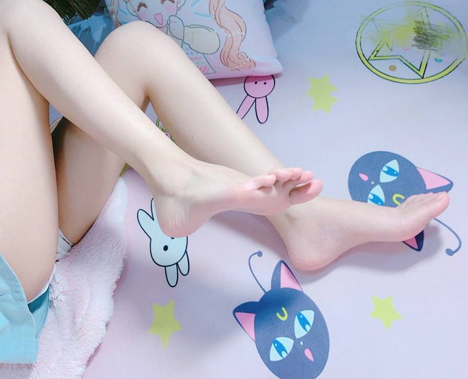 CBusnelo's tweet photo. 我一直觉得隔着内裤揉下面比直接摸还爽。。不管是用手还是用玩具都是如此🥴  #反差 https://t.co/DELHGlK6PH