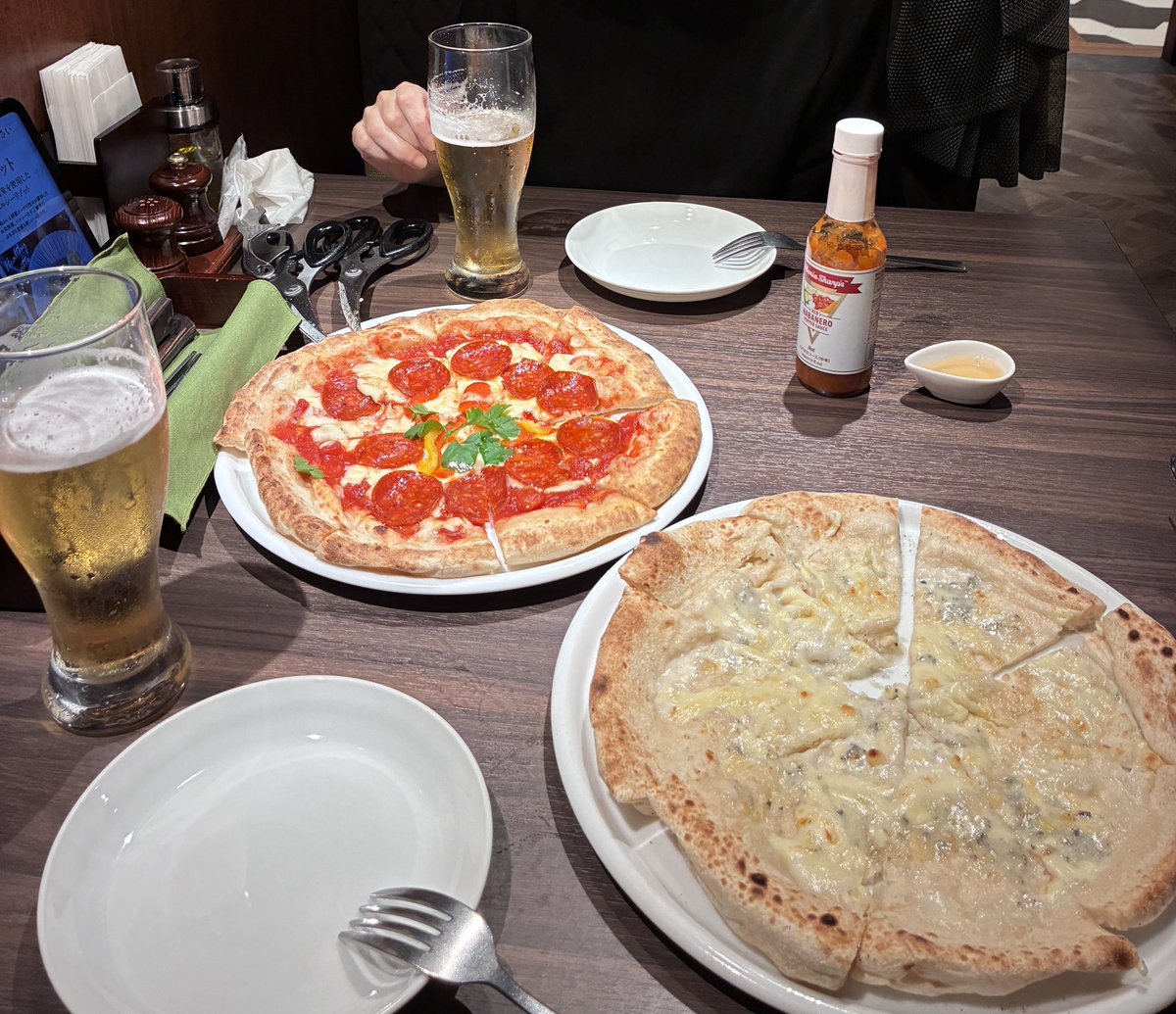 harvest_dev_jp's tweet photo. ファミレス飲み🍺

#PERTICA
#ゴルゴンゾーラのピザ https://t.co/LeuwX0cEwl