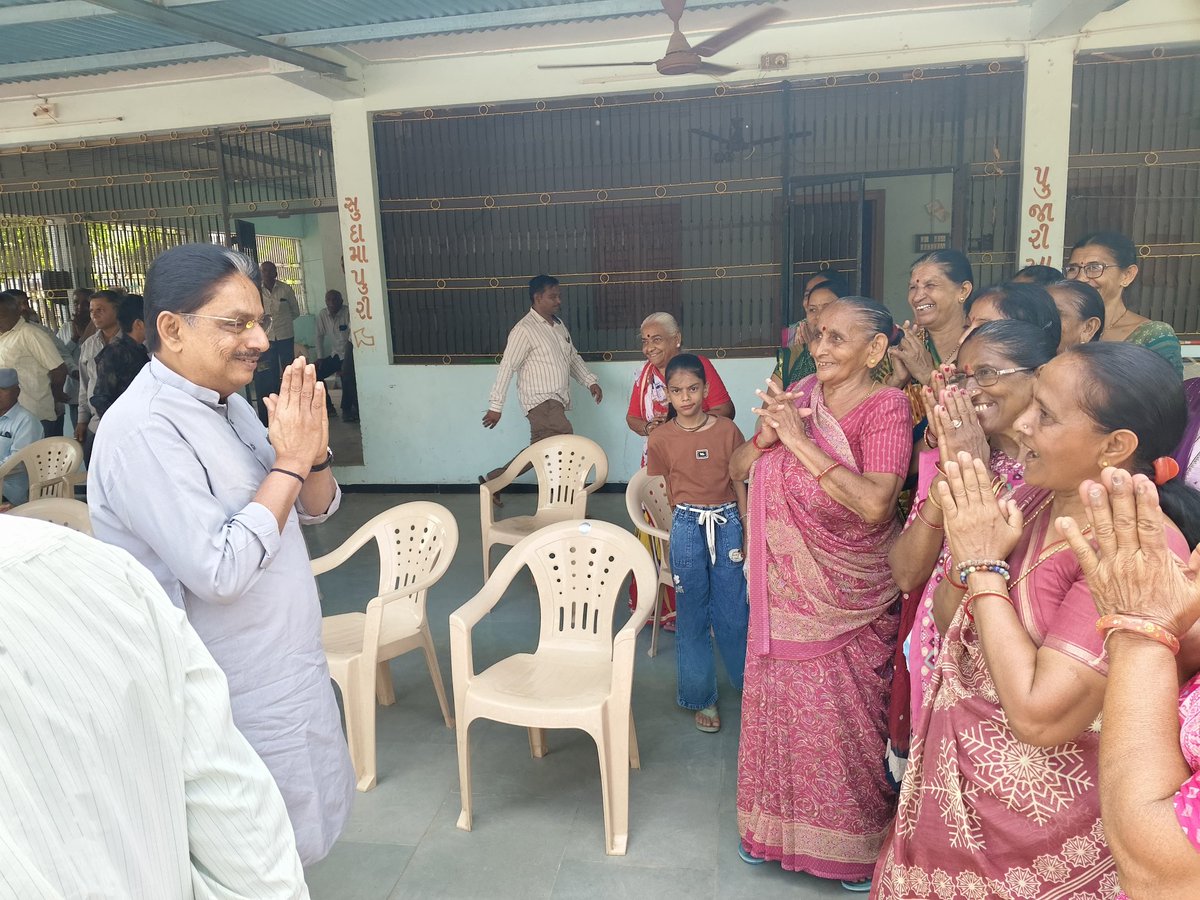 irushikeshpatel's tweet photo. જનકલ્યાણ અને વિકાસ માટે કાર્યરત તમામ સહકારી આગેવાનોનો આભાર વ્યક્ત કર્યો.

‘સૌનો સાથ, સૌનો વિકાસ, સૌનો વિશ્વાસ અને સૌનો પ્રયાસ'ના મંત્રને સાકાર કરીને ગુજરાતની સહકારી મંડળીઓ આજે અન્ય રાજ્યો માટે પ્રેરણારૂપ બની છે. https://t.co/B7dQlxkScv