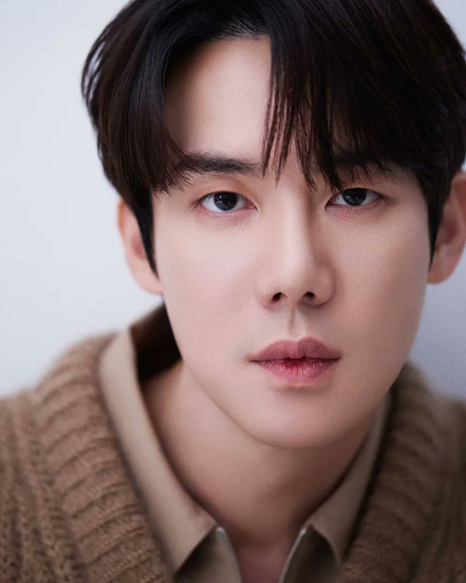 Yeonseok411_IFC's tweet photo. "I think I'm drawn to those kinds of characters because, when I look at my own look, I feel like I have a duality where both good and bad coexist. Rather than characters who appear one-dimensional, I find myself drawn to complex characters." ㅡ #YooYeonSeok https://t.co/ArKsx4AR5j