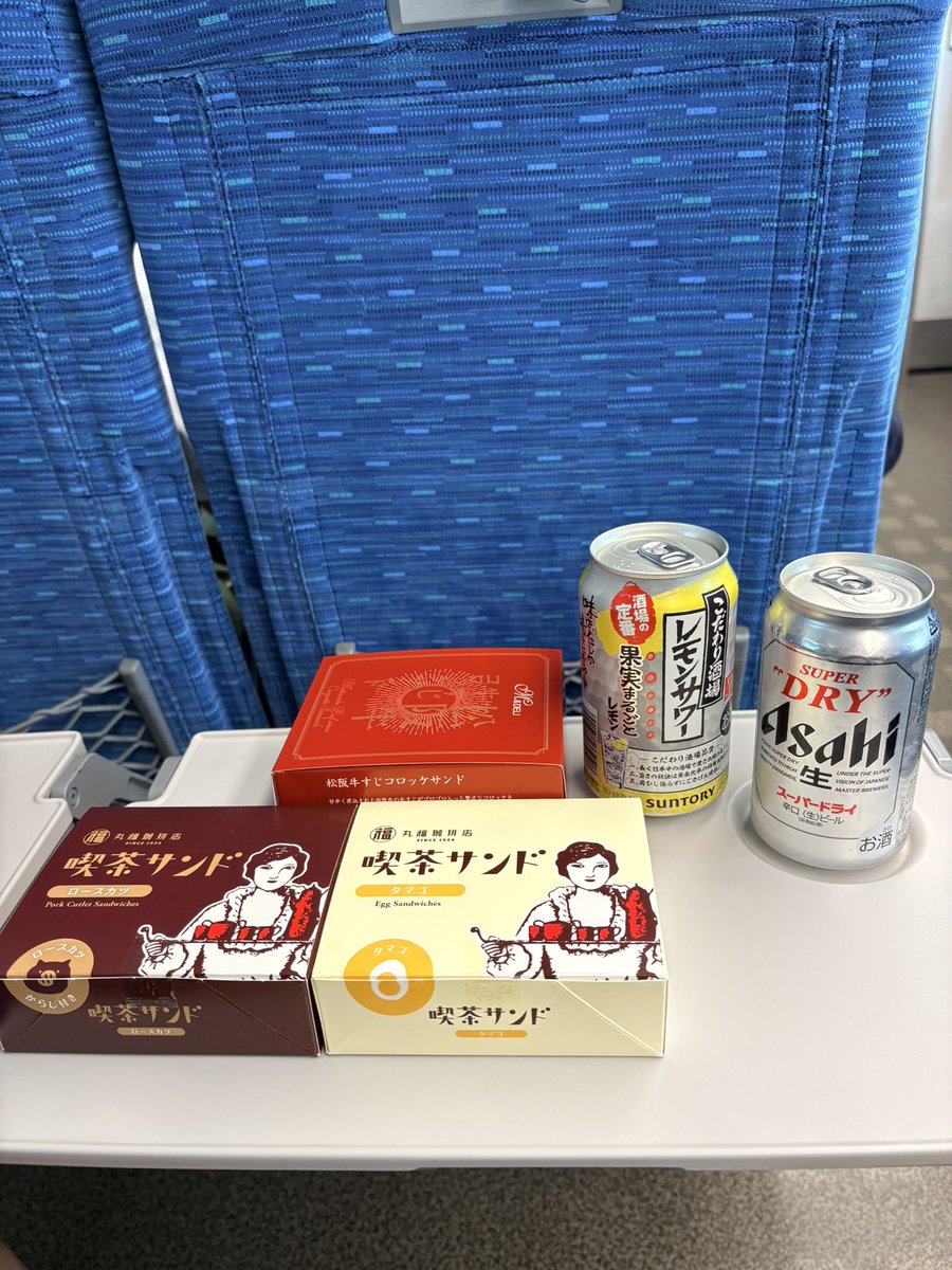 for_VERDISM's tweet photo. ガンバ戦とトライアスロンアジアカップの2日間の大阪遠征を終えて無事に東京に戻ってきました。帰りにアスレタ原宿店に寄って、ナルゲンボトルとTシャツを2枚ゲット。東京も気温が高くてめちゃくちゃ暑いですね。明日も30℃超えるみたいなので、みなさん体調に気をつけて今週も頑張っていきましょう。 https://t.co/myQxA3KkZu