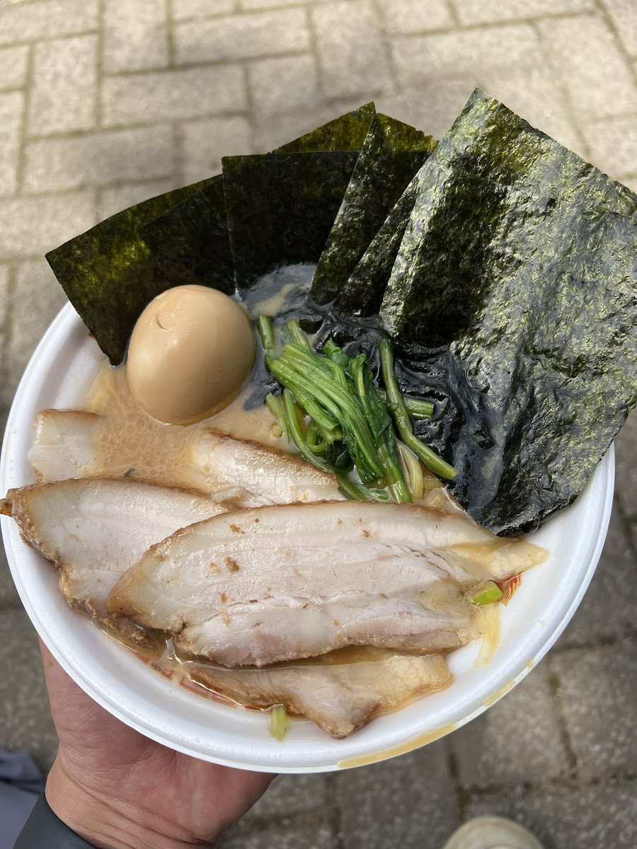 okms100's tweet photo. 激うま！八街！ラーメン祭
・ハイマウント✖️肉玉そば越智
　はい！おち！肉玉まぜそば
・らぁめん家　有坂
　極上醤油豚骨らぁめん

娘のイベント前にお昼ご飯　ハイマと越智のコラボ目当てに
それと最近家系欲高めなので有坂を
娘とこの2杯をシェア　ハイマ気に入ったらしくパクパク食べてた https://t.co/EYwqnVivIl