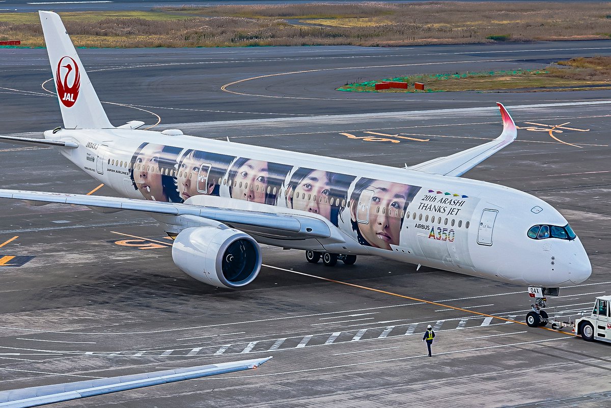 747mickey's tweet photo. ★JAL A350✈️JAL B787✈️
✨20th ARASHI THANKS JET &amp; ARASHI HAWAII JET✨

嵐・・今日がフィナーレだね。
特にファンとかでは無かったけど何か大きなものがこの世から消えて行くような、失うような。。そんな空気を肌感覚で感じる。
#ARASHI #ARASHIJET https://t.co/8iDUS1WNqz