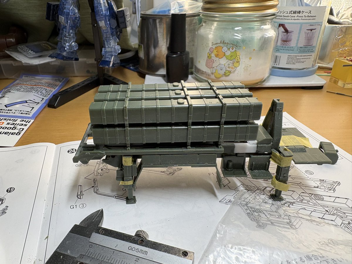 kokushi_0625's tweet photo. とりあえず架台から進めています。12式よりランチャーが大きいため取込み用?のクレーン全長が長く、途中��切断して延長してみました。
ランチャーは仮で起きましたが前後に10mmは伸ばし、6連→4連にする必要があるので作り直し予定です。
#プラモデル
#アオシマ
#25SSM
#25式地対艦誘導弾
#陸上自衛隊 https://t.co/DYz0j8SI0n