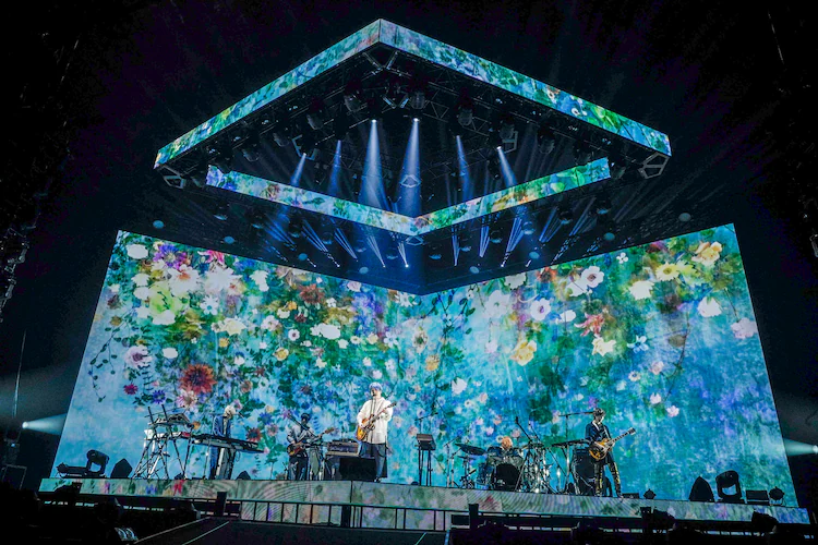 mrsgrapp's tweet photo. Mrs. GREEN APPLE
用語集①

■エデンの園
2019年からの初アリーナツアー。旧約聖書に出てくる楽園のこと。会場の天井にはエデン(楽園)を想起させる草花が飾られた。

■ノアの方舟
2023年の2ndアリーナツアー。旧約聖書にて世界の大洪水から生き残った船のことで、巨大な船を模したステージセット。 https://t.co/TtGDhcNAbu