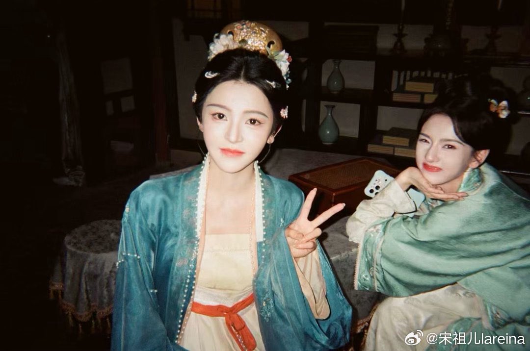 szexeco's tweet photo. 뒤에저분뭔가요 https://t.co/vNbBrys59v