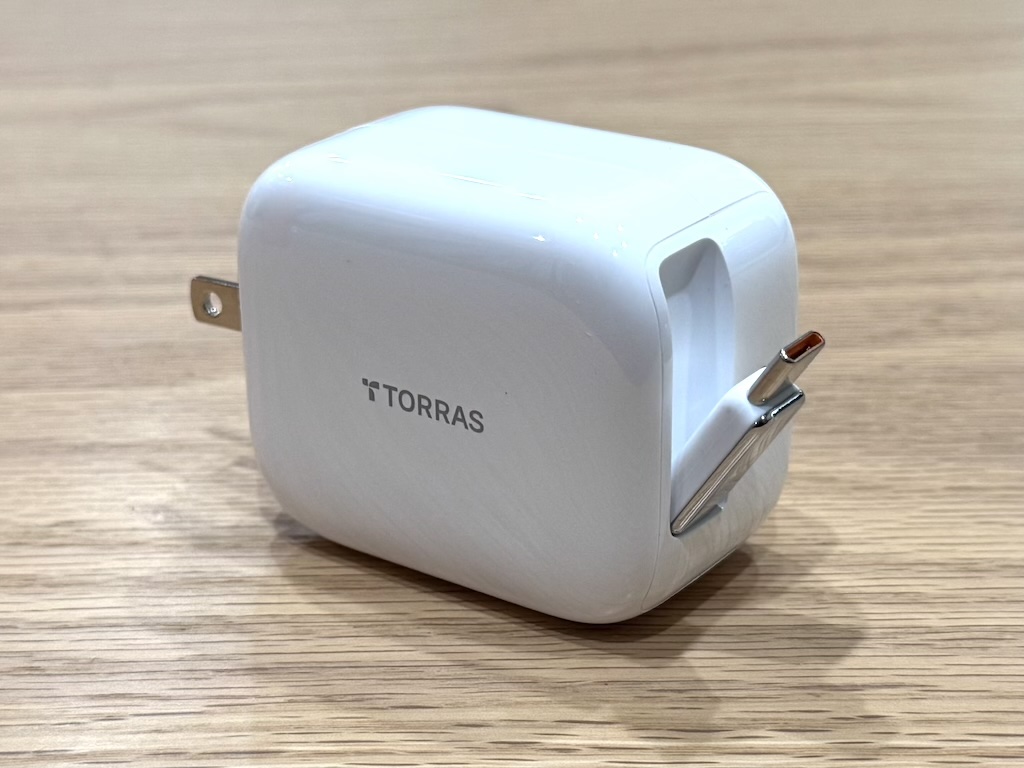 solblog_365's tweet photo. 充電器を1個にまとめたい人はTORRASのFlexLineを使いましょう。プラグとケーブルが一体になっていて、かつケーブルは巻き取り式という、今までありそうでなかった充電器です。40W高出力でiPhone16を高速充電できます。人気の理由が分かります。
#TORRAS #充電器 #ガジェット
https://t.co/JuuGIt7eTM https://t.co/wwpmbpevDi