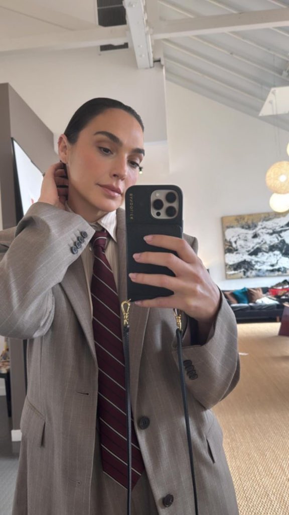 Gal Gadot tweet media