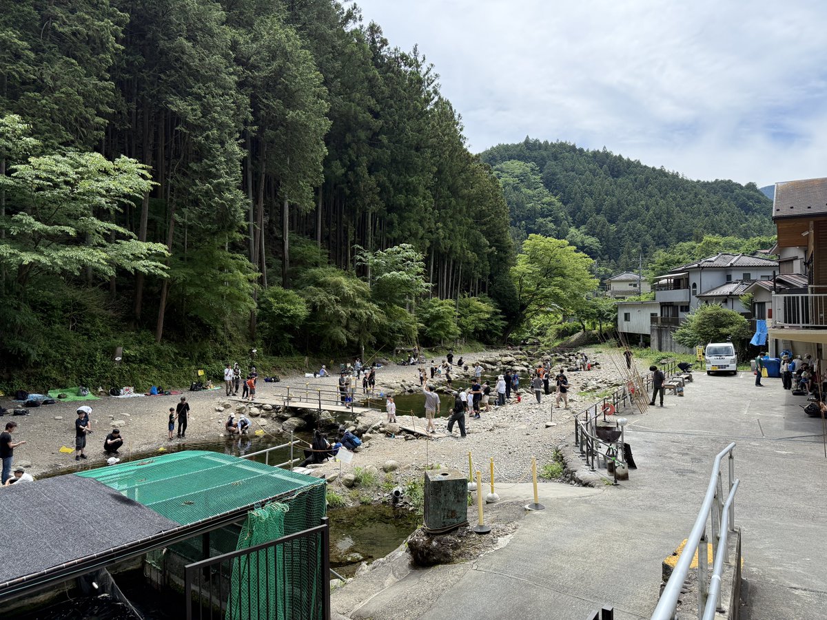 7kp_3's tweet photo. 秋川国際マス釣場 (in あきる野市, 東京都)

ニジマスかわいそうなってきて釣り向いてない https://t.co/Cmmh2iLuE2