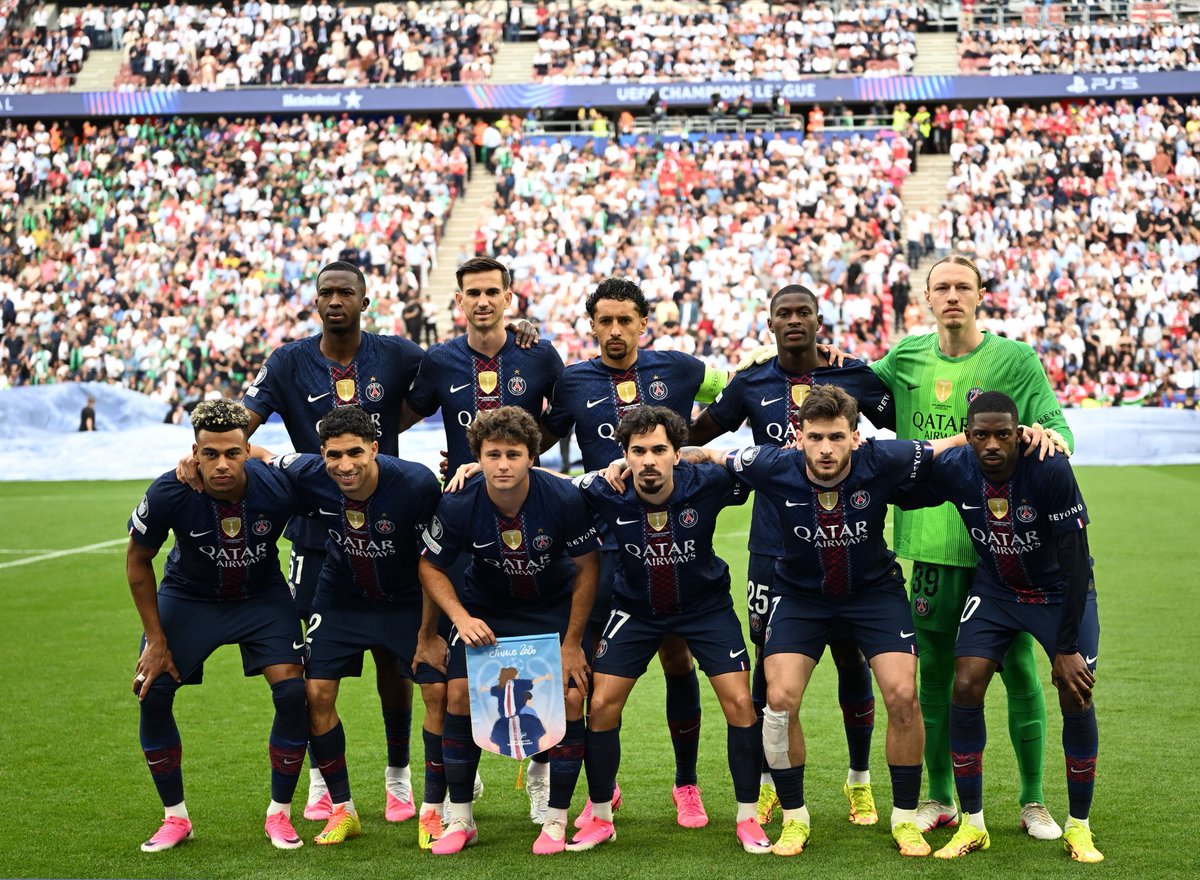 _BeFootball's tweet photo. 🚨 En plus d’un latéral gauche et d’un central capable de jouer latéral droit, le PSG A AVANCÉ SUR ❤️💙:

▫️un élément offensif côté droit 

▫️un attaquant

▫️ un gardien de 18 ans, dont le nom n’a pas filtré mais qui viendrait dans un premier temps pour évoluer avec les Espoirs

(@lequipe)