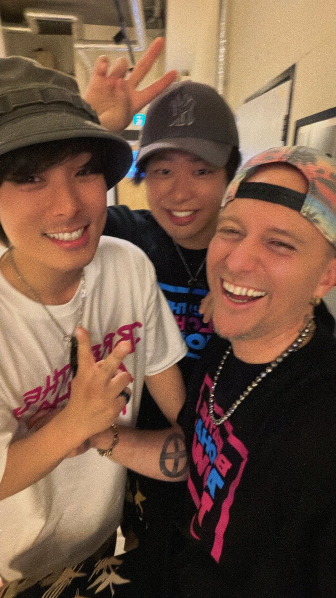 miraidrops0301's tweet photo. SHENアートエキシビジョン
"BREATHE ALOHA"最終日
遊びに行かせて頂きました🖼️

素敵な作品がたくさんでした！
生歌も感動！！🥹

MIRAI DROPSの名前も出して頂き
ありがとうございます😭
ファンの皆さまもとても温かく感謝です！
#ミラドロ #SHEN #DefTech https://t.co/WKT09yaIiD
