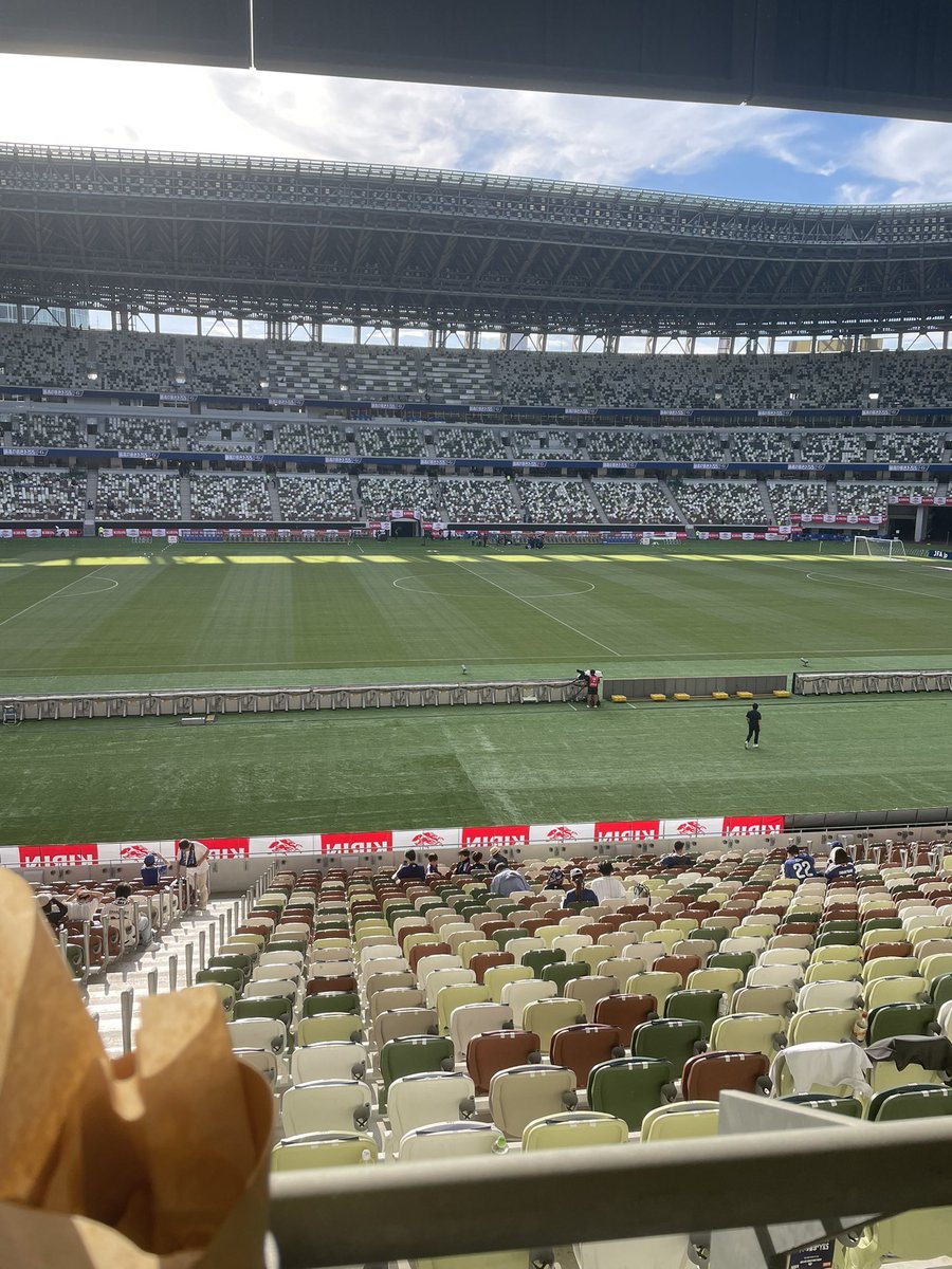 narachaaan328's tweet photo. 初めての代表戦🇯🇵⚽️
ワクワクする〜！！！

#サッカー日本代表 
#キリンチャレンジカップ https://t.co/RmYTIebg71