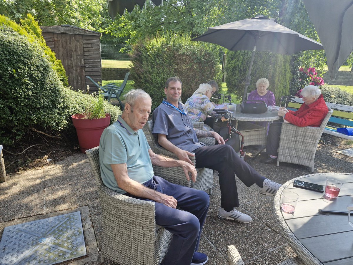setrust's tweet photo. Nothing beats sunshine, smiles and a little creativity ☀️🎨 

Residents at Drumlough House enjoyed a wonderful afternoon of crafts in the garden 🙌 

A perfect fun filled afternoon 🌟 https://t.co/dTXWCet5Aq