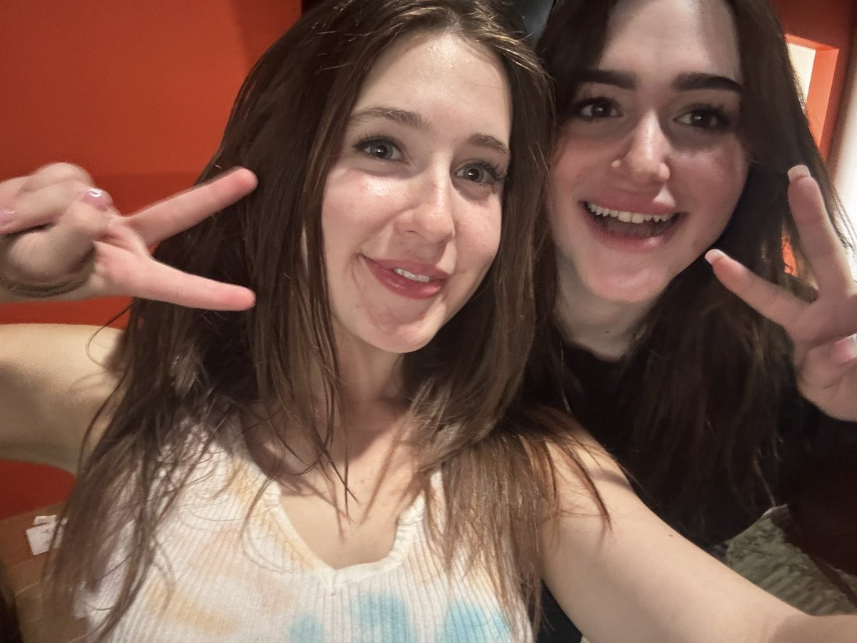 pinkynicky0147's tweet photo. Dream team 👯‍♀️we wan Steam gcs https://t.co/sUbxKTYsuG