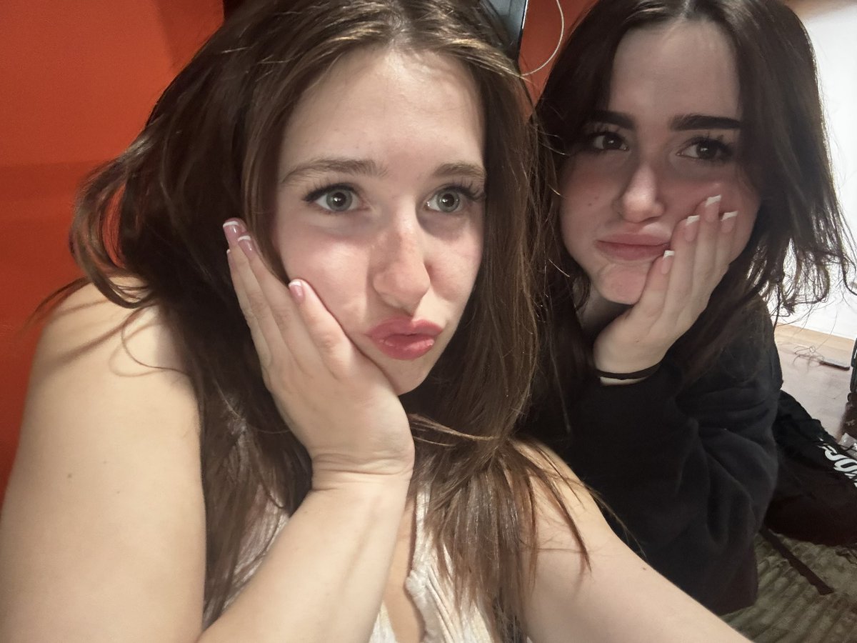 pinkynicky0147's tweet photo. Dream team 👯‍♀️we wan Steam gcs https://t.co/sUbxKTYsuG