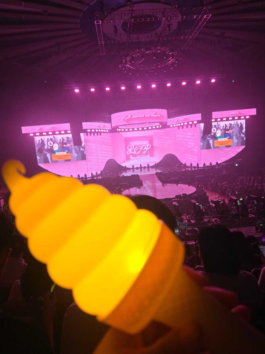 ON_828's tweet photo. 아이오아이 콘서트 3일차
마지막이라니... 가지마세요🍦 https://t.co/HuoKvZZlUS
