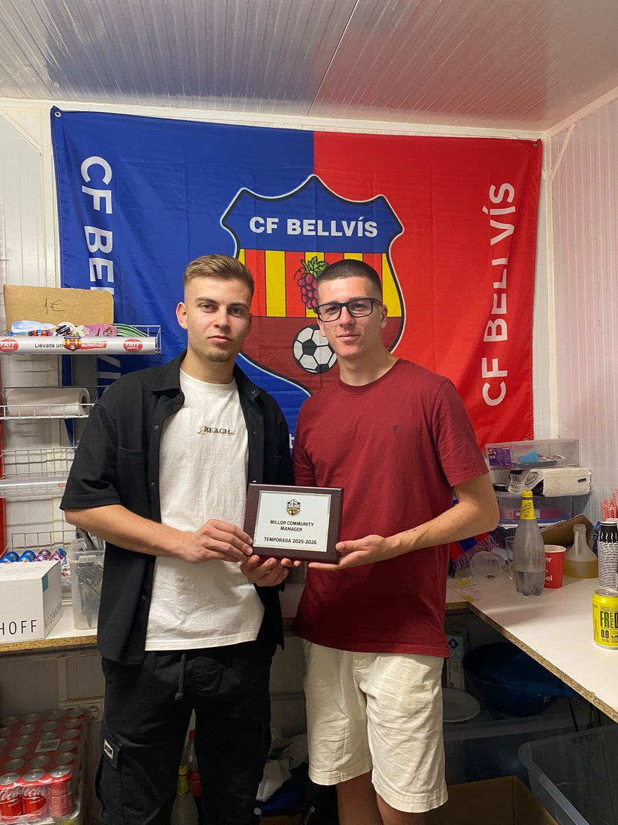cfbellvis's tweet photo. 🔚 Final de temporada ahir al Municipal. Gràcies a l’@Ajunt_Bellvis per fer-ho possible i a tothom per participar-hi! 

Felicitats Roger i Biel pel merescut premi a millors CM de part dels @CigalerosFC i @FutbolitisLL 

Ens retrobem a l’agost! ⚽️

Visca el Bellvís! 🔴🔵 https://t.co/vtQ6JdQnjd