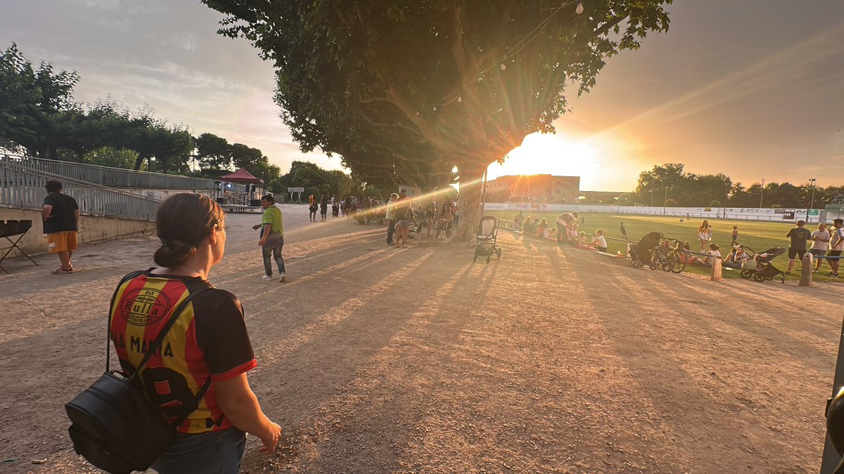 cfbellvis's tweet photo. 🔚 Final de temporada ahir al Municipal. Gràcies a l’@Ajunt_Bellvis per fer-ho possible i a tothom per participar-hi! 

Felicitats Roger i Biel pel merescut premi a millors CM de part dels @CigalerosFC i @FutbolitisLL 

Ens retrobem a l’agost! ⚽️

Visca el Bellvís! 🔴🔵 https://t.co/vtQ6JdQnjd