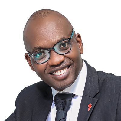 Patriote257's tweet photo. Nyakwubahwa Ambassadeur @willynyamitwe ,
 
Ntanguye kubaramutsa ndabipfuriza amahoro y’ Imana 

Ejobundi, umugore wa President Kagame yumvikanye ahamagarira urwaruka rw’ inkotanyi rukorera ku mbuga ngurukanabumenyi canecane X na TikTok gukora ibitero vyibasira igihugu cacu , kandi vyarashizwe mu ngiro Aho kugeza ubu urwaruka rw’ inkotanyi rurenga 200 rwahawe ako kazi rukanabihemberwa ayarenga 500 Frwa ku kwezi umwumwe. Urwo rwaruka ntakindi rujejwe atari ugutyoza u Burundi na Congo, kwambika ibara indongozi zacu no kubiba amacakubiri mu barundi 
 
Ntangazwa cane n’ ingene hano iwacu i Burundi hariho bamwe bubategetsi bataramenya akamaro k’ imbuga ngurukanabumenyi. 

Jewe sindi hano nk’ uwatumwe n’ umugambwe, Ndi hano nk’ Umurundi akunda igihugu canje , ivyo nandika biri Personnel kandi ndavyemanga ntabwo ndavyandika kw’ izina ry’ umugambwe wacu @CnddFdd 

Igikorwa canje hano n’ ukubeshuza ibinyoma vy’ Inkotanyi bafadikanije n’ inyankaburundi bigamije gucafuza ishusho y’ u Burundi bwanyibarutse hamwe n’ ukurata ivyiza vy’ u Burundi  

Jewe ubwanje ndakwubaha cane nk’ umwe mubagwaniye amahoro na Demokarasi, ndashima ibikorwa vy’ iteka murangurira igihugu cacu 

Nyakwubahwa, Jewe ntamacakubiri y’ amoko mfise ahubwo ngerageza kunywanisha abarundi no kubahimiriza gukora kugira duteze imbere igihugu. 

Sinzokwigera ndendebukirwa kuvugira igihugu canje kuko ni uburenganzira mpabwa n’ Ibwirizwa Shingiro rya Republika y’ u Burundi jewe n’ Abandi Barundi twitoreye. 

Ndangije nkusaba nyakubahwa ambassador gutahura ko imbuga ngurukanabumenyi Ari ikigwanisho gikomeye abansi b’  u Burundi harimwo @NgogaFred bariko barakoresha mukubiba urwanko mu barundi kandi natwe dutegerezwa kurwanya ivyo vyiyumviro vy’ amacakubiri dukoresheje imbuga ngurukanabumenyi 

Nshimira bamwe mubategetsi bacu beza batahura ibikorwa dukora 

Ndangije mbipfuriza amahoro y’ Imana Nyakwubahwa ambassadeur, ariko nimba haraho nanditse nabi muntunge mumburane Nyakwubahwa 

Murakoze 🙏

Yari umwana w’ igihugu @Patriote257