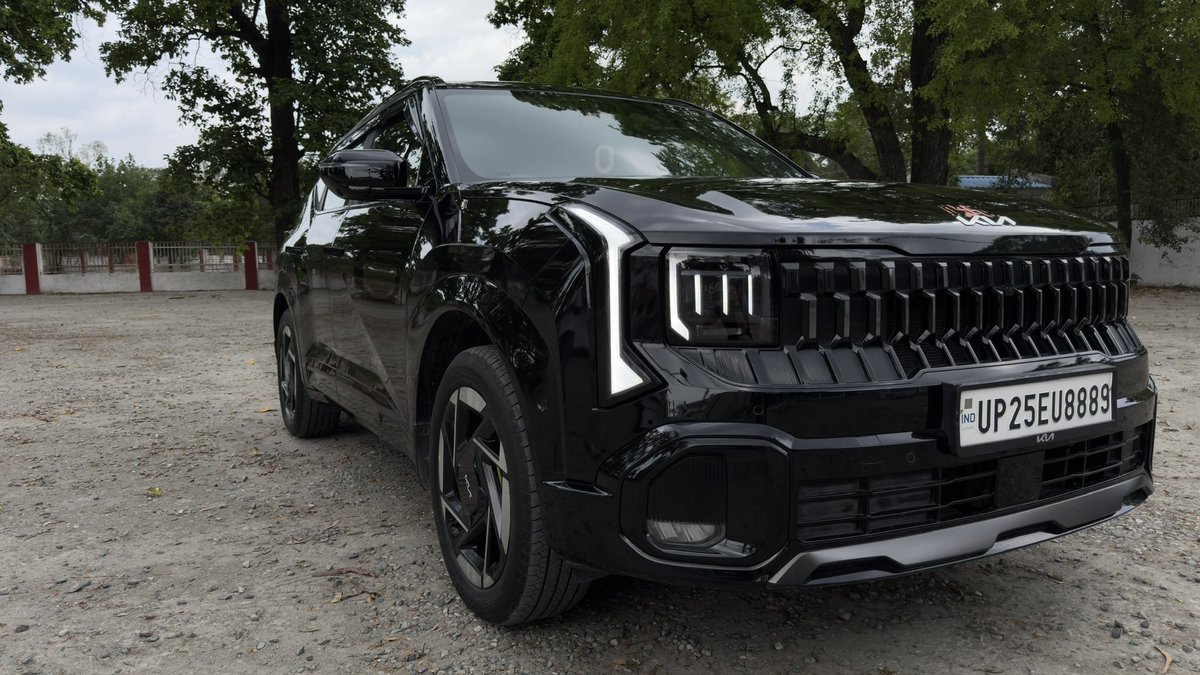 throttleandtech's tweet photo. Kia Seltos in Aurora Black Pearl is a looker https://t.co/kArd8crO8B