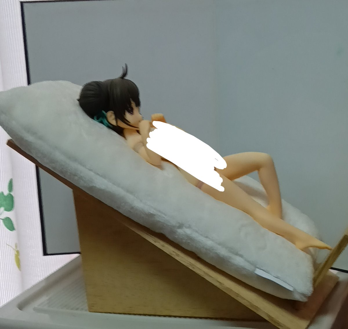 aroaling's tweet photo. 黒天妙ちゃんの最後に出た寝ちゃってるフィギュア2種
斜めに飾りたいわけだけども、ダイソーとかホムセンで売ってる200円位のこういうファイル入れるやつが良い感じ
セカストで88円で売ってる事もあった
当時は板切れで何とか作ってみたけど、素人だもんでなんか不安定でのう https://t.co/stNpPLTbV8