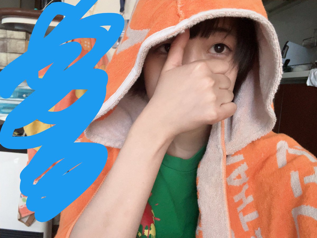 28_tsu2's tweet photo. 僕の青春を本当にありがとう。嵐ファンというきっかけで一生物の親友が出来たし、嵐がいたから何とかなるって頑張れたこともたくさんあったし、最後まで5人でいる事を貫いて活動してくれてありがとう。ライブ配信前から号泣してて何聴いても泣いてるが本当にマジででっかい感謝。大好きです永遠に。 https://t.co/xO1qWrtXMO