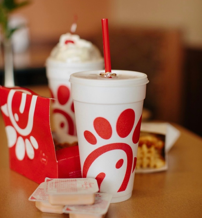 keeleyswallet's tweet photo. I just received Chic Fil A from Dean via Throne. You love making me smile! https://t.co/YrRBqMTdrQ #Wishlist #Throne https://t.co/07jgvZAaz8