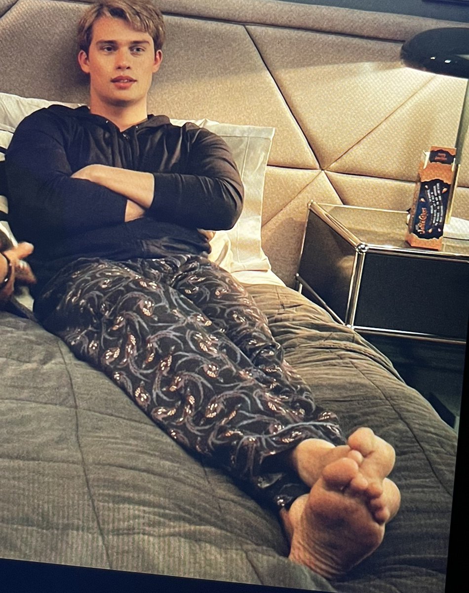 2017_limelight's tweet photo. Some Nicholas Galitzine for you again guys. These pics aren't new, but they are damn hot, so why not posting them to remember you how good his feet look! 🥵🔥
And if you like to jerk off and cum, feel free. 😈🥵🔥

#feetfetısh #feet #footfetısh #feetworshi̇p #soles https://t.co/sDK8qm3JJJ