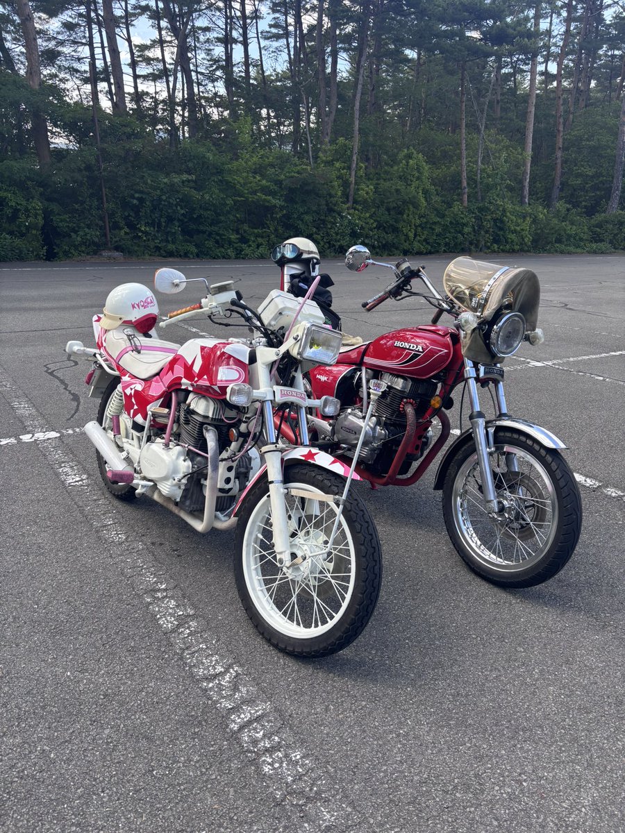 ryu_mie_fa5_a's tweet photo. 個人的にはこっちの車や単車が好きだけども(*´ω｀*)
 #富士山パーキング https://t.co/ZDyTsmuOhW
