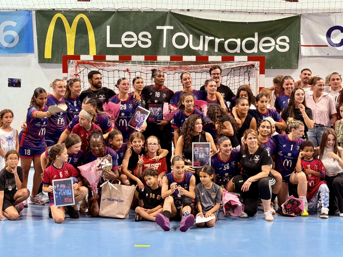 TdePariente's tweet photo. Il y avait évidemment Paris hier soir, mais aussi la Nationale de l’ASCMHB 🤾 qui finit la saison en beauté. 
Forza Cannoises ! https://t.co/hKJONqgEkT
