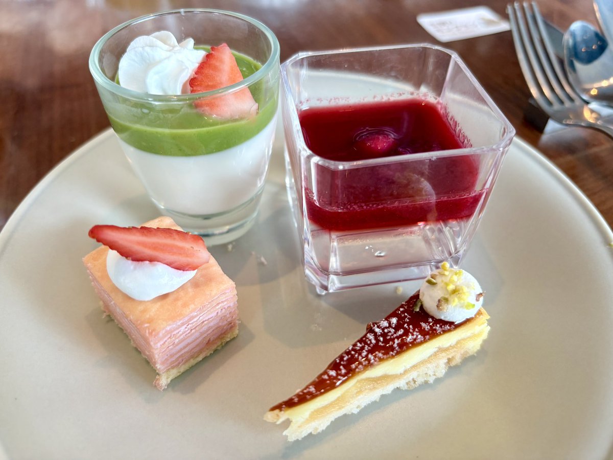 8787cube's tweet photo. 本日は、名古屋のビュッフェで女子会👭

抹茶のスイーツが美味しくてリピしたよ🍵🍓 https://t.co/JAeGgnoKLc