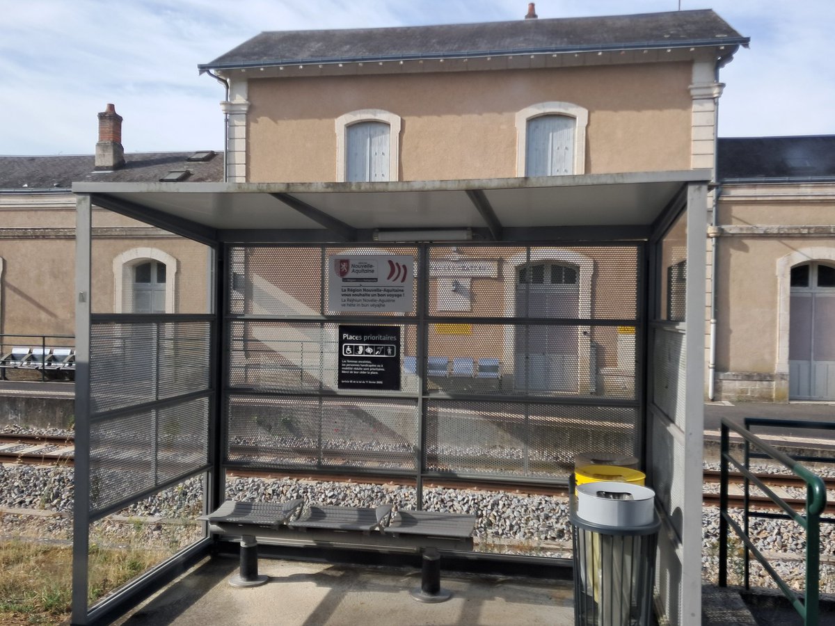 stefanlhermitte's tweet photo. Douce France ferroviaire #Bellac etc https://t.co/jR5A5gkkd2