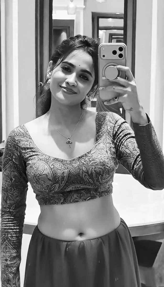 growwwithsp's tweet photo. Teju in her prime time with her abs ... fitness level is peak 🫨 https://t.co/GqblmhsCAx
